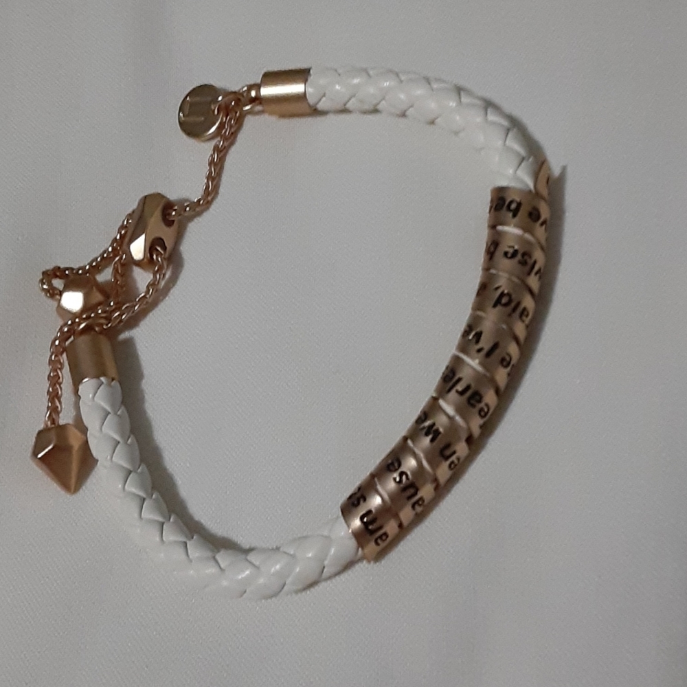 A beautiful white braided bracelet that has a sayi